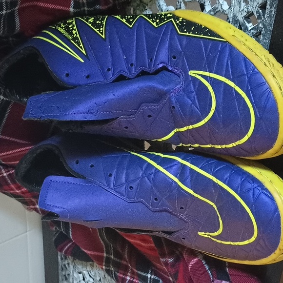 Nike Jr. Hypervenom Phelon II Indoor Soccer Shoe Purple - Picture 4 of 12